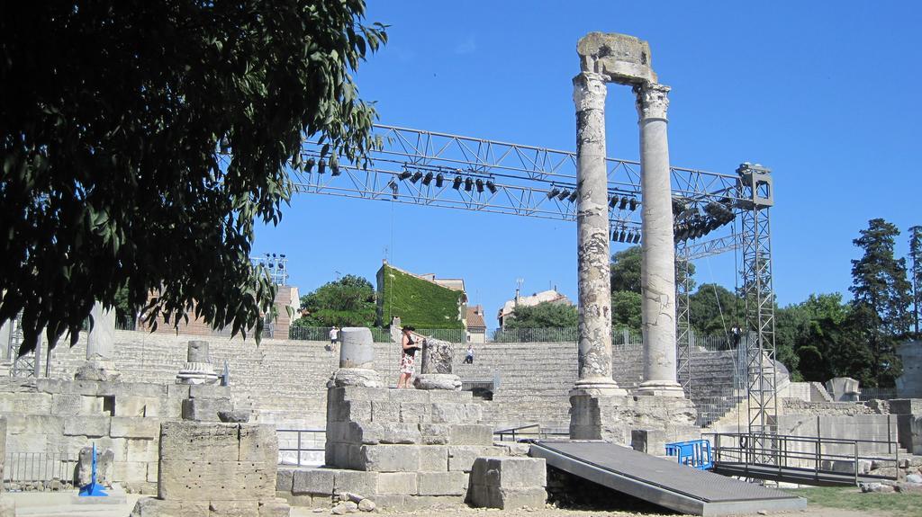 Le Nid Des Arenes Apartman Arles Kültér fotó